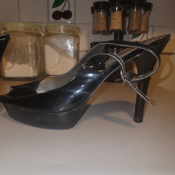 Black pleather slingback peeptoe heels - Picture 11 of 13